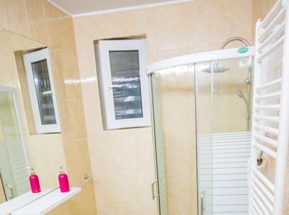 Escape Aparthotel Suceava Exterior photo